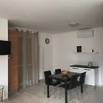 Angelina's House With View - דירה *